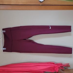 Nike Epic Luxe Mid-Rise Pocket Leggings - Small